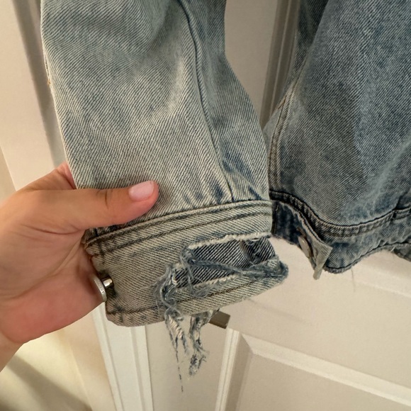 BlankNYC Removable Faux Fur Collar Denim Trucker Jacket - Picture 10 of 14